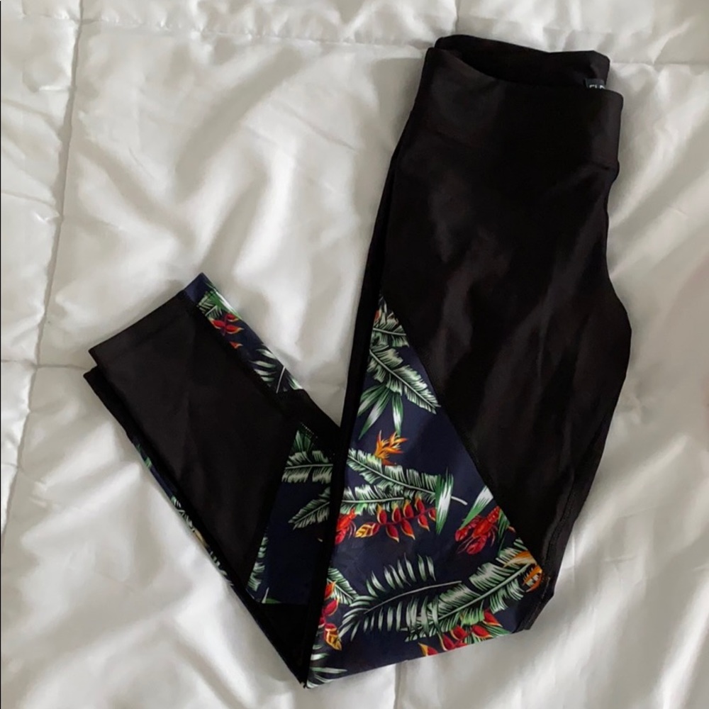 We Are Handsome Cropped Leggings Size M NWT